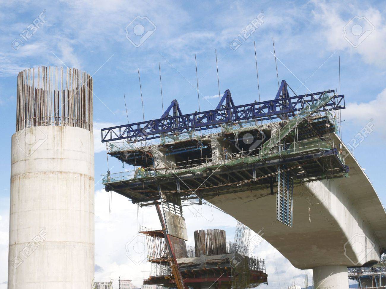 Puente en construcción